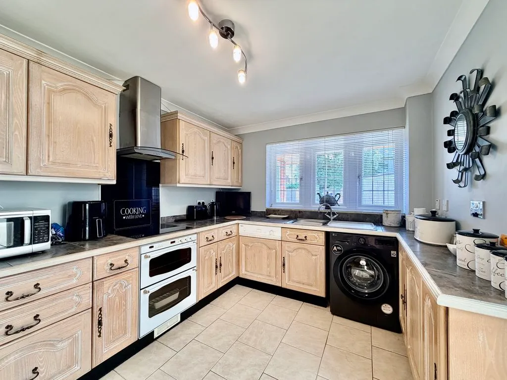 Tower Close, Flackwell Heath, HP10, photo 3