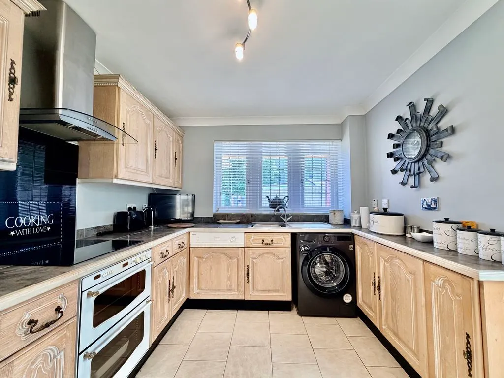 Tower Close, Flackwell Heath, HP10, photo 4