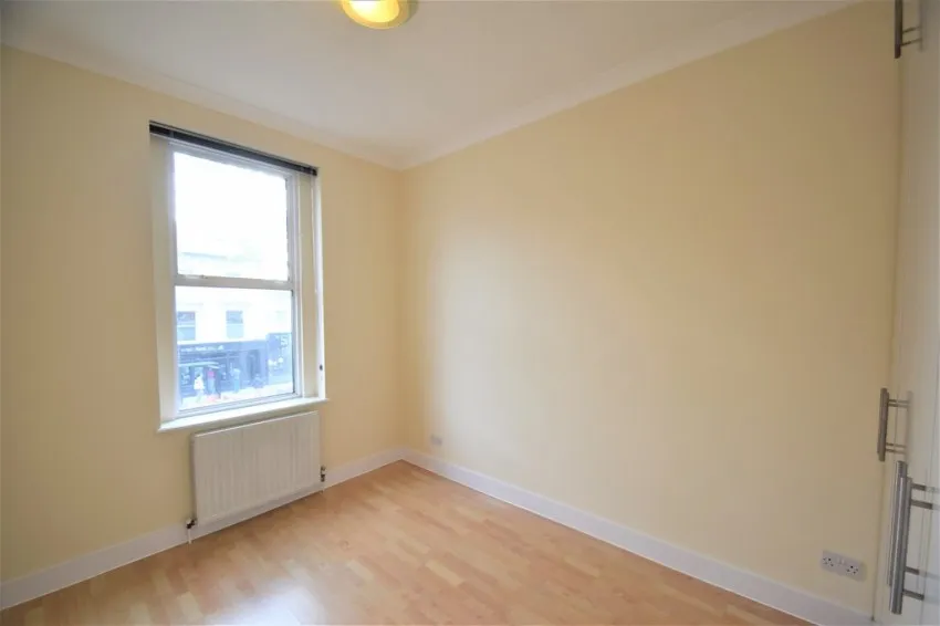 Chiswick High Road, W4, photo 5