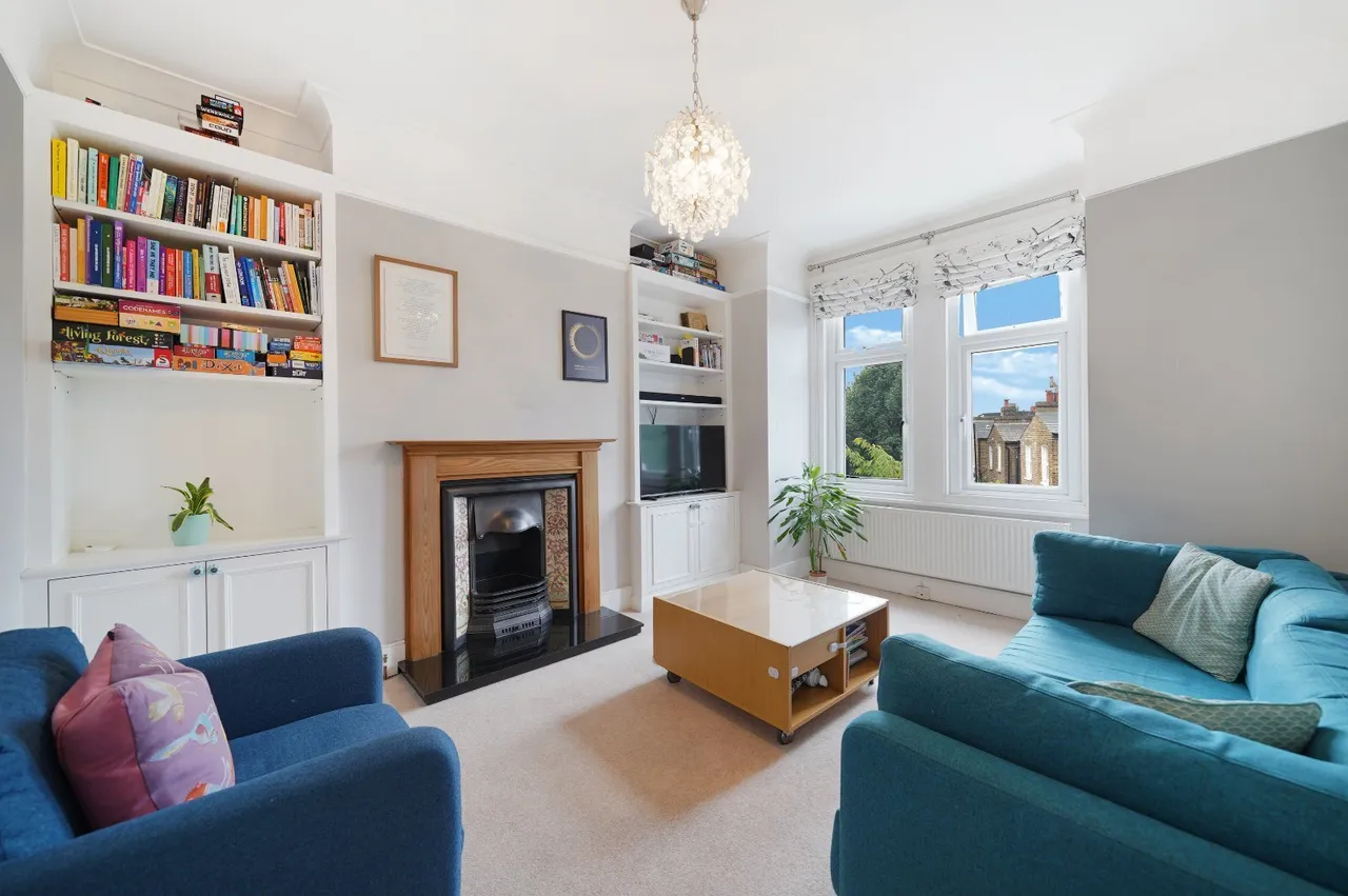 3 bed flat to rent, Aldis Street, London, SW17