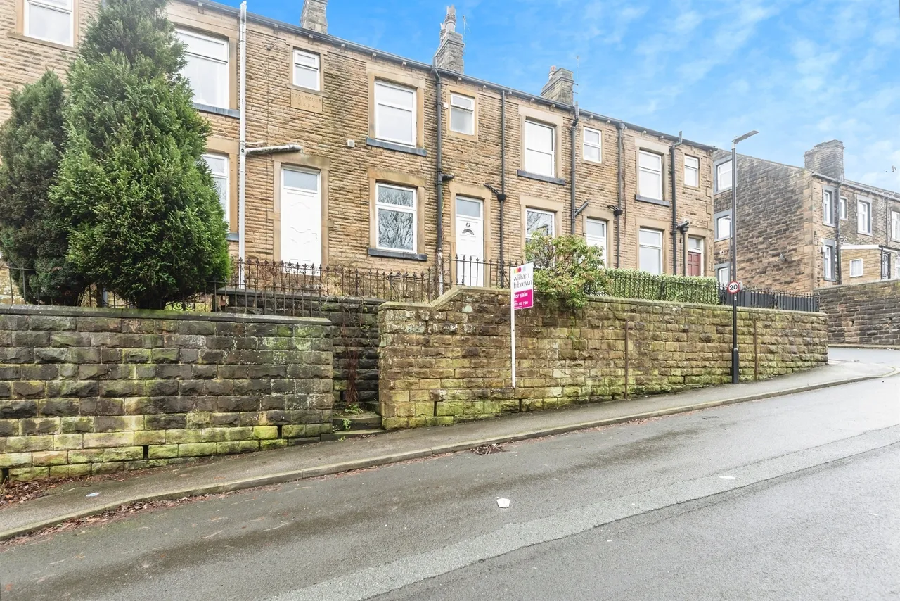 2 bed house for sale — Troy Road, Morley, Leeds