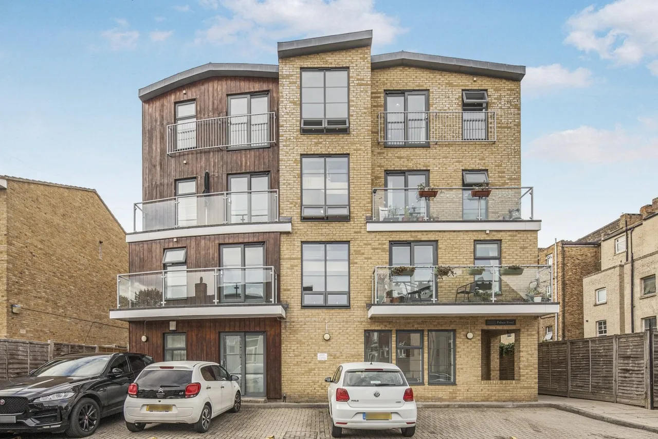 2 bed flat to rent, Palace Road, London, SE19