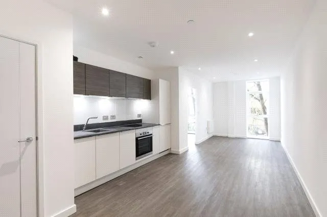 Knoll Road, GU15, photo 4