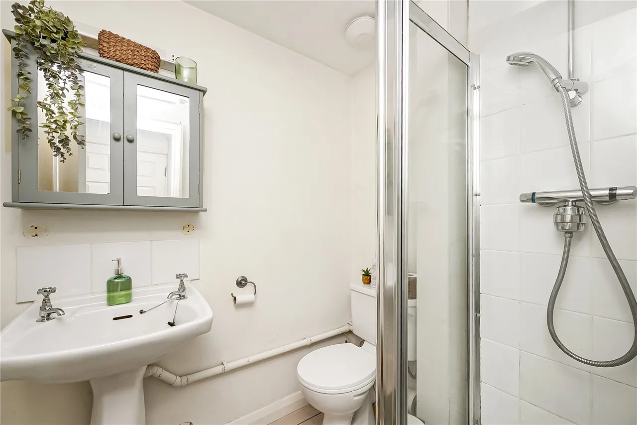 Jubilee Avenue, Twickenham, TW2, photo 7