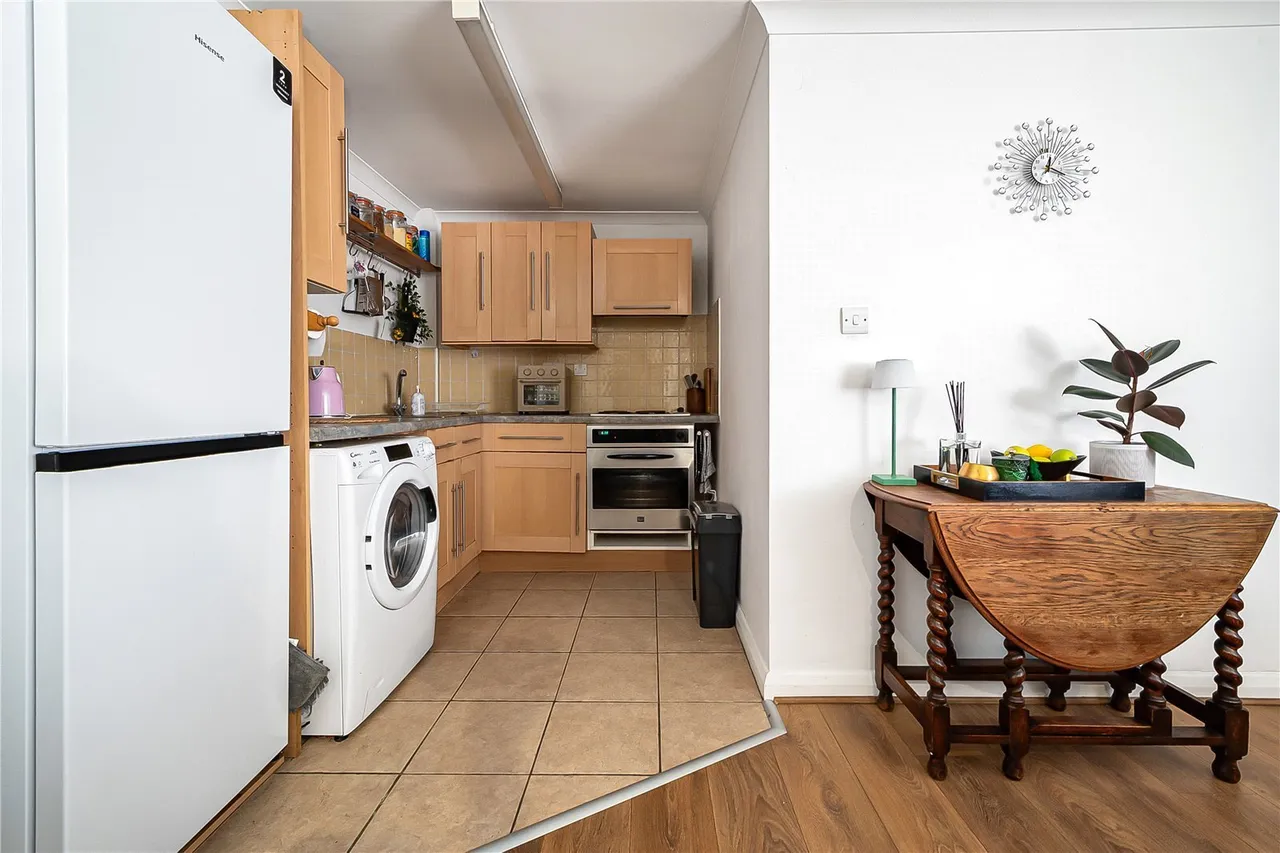 Jubilee Avenue, Twickenham, TW2, photo 3