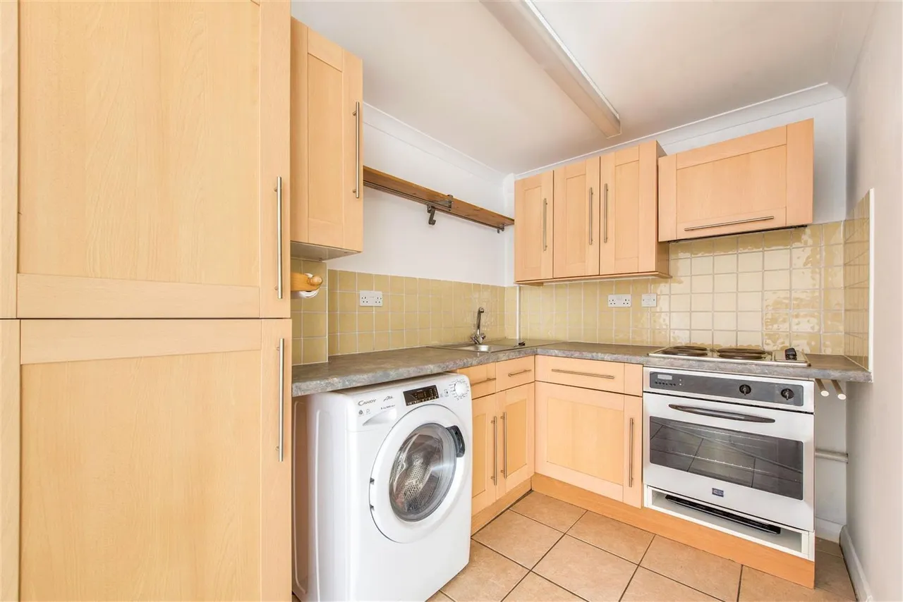 Jubilee Avenue, Twickenham, TW2, photo 6