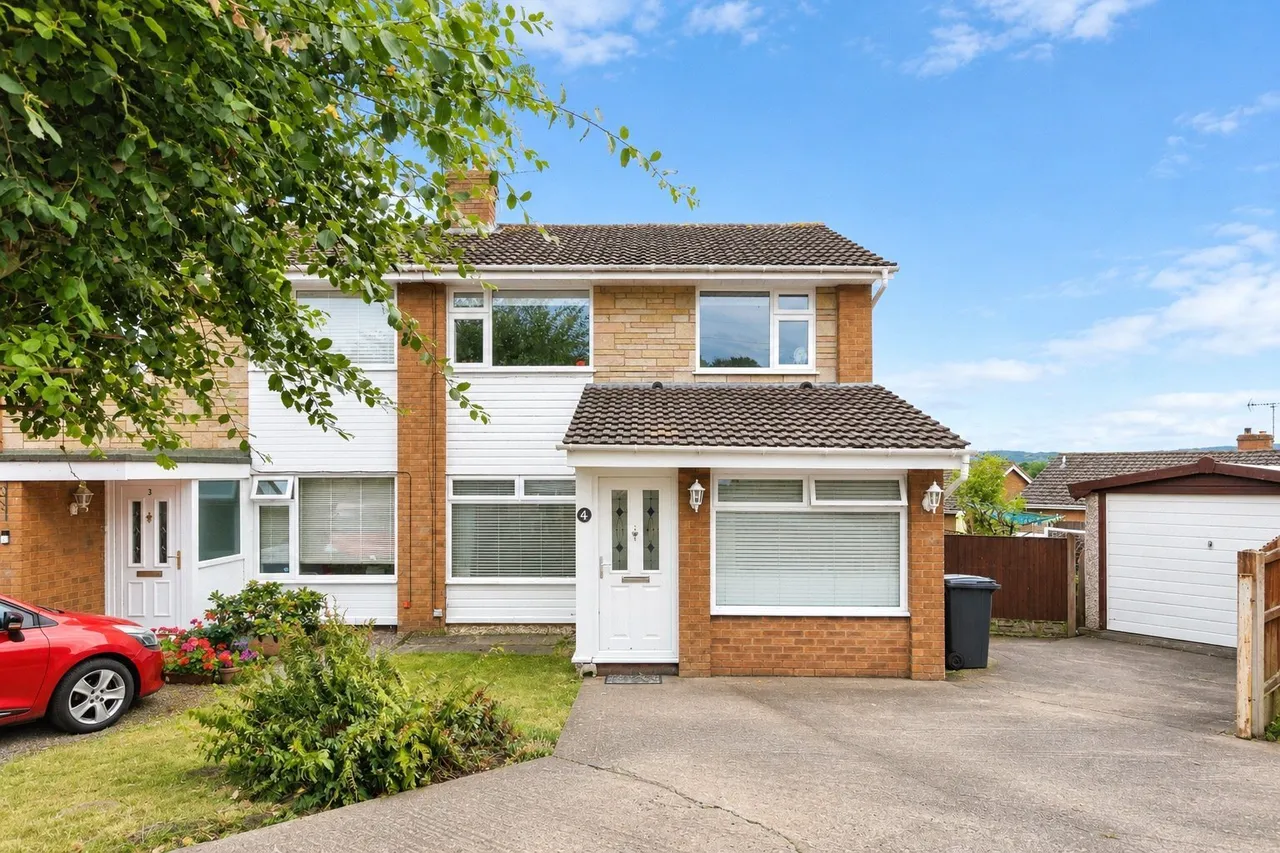 3 bed house for sale, Llwyn Derw, Mynydd Isa, CH7