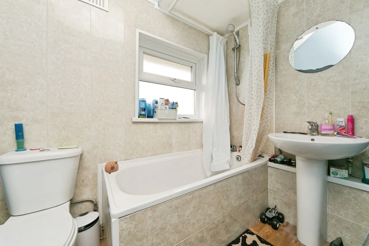 Maes Hyfryd, Llanfairpwllgwyngyll, LL61, photo 4