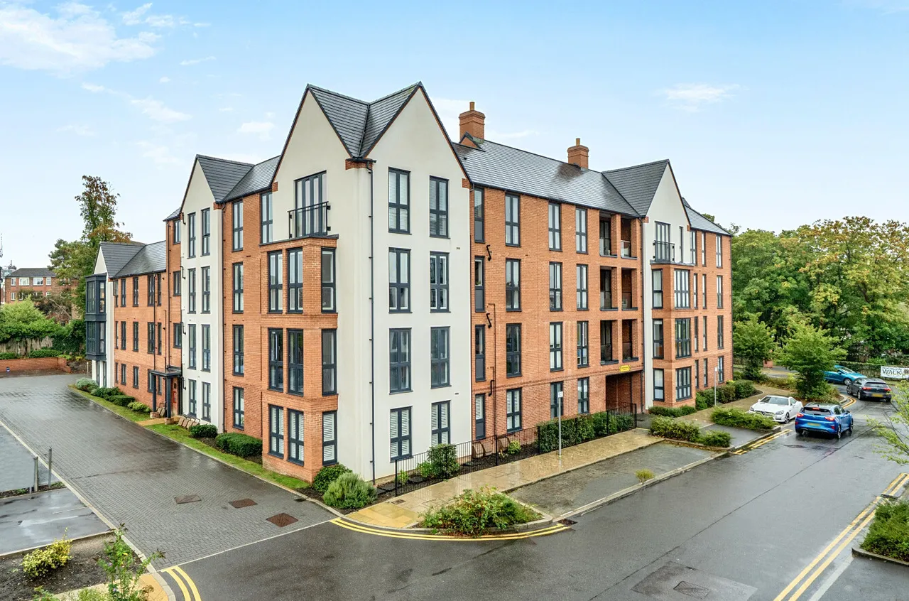 2 bed flat for sale, Biscoe Way, Wokingham, RG40
