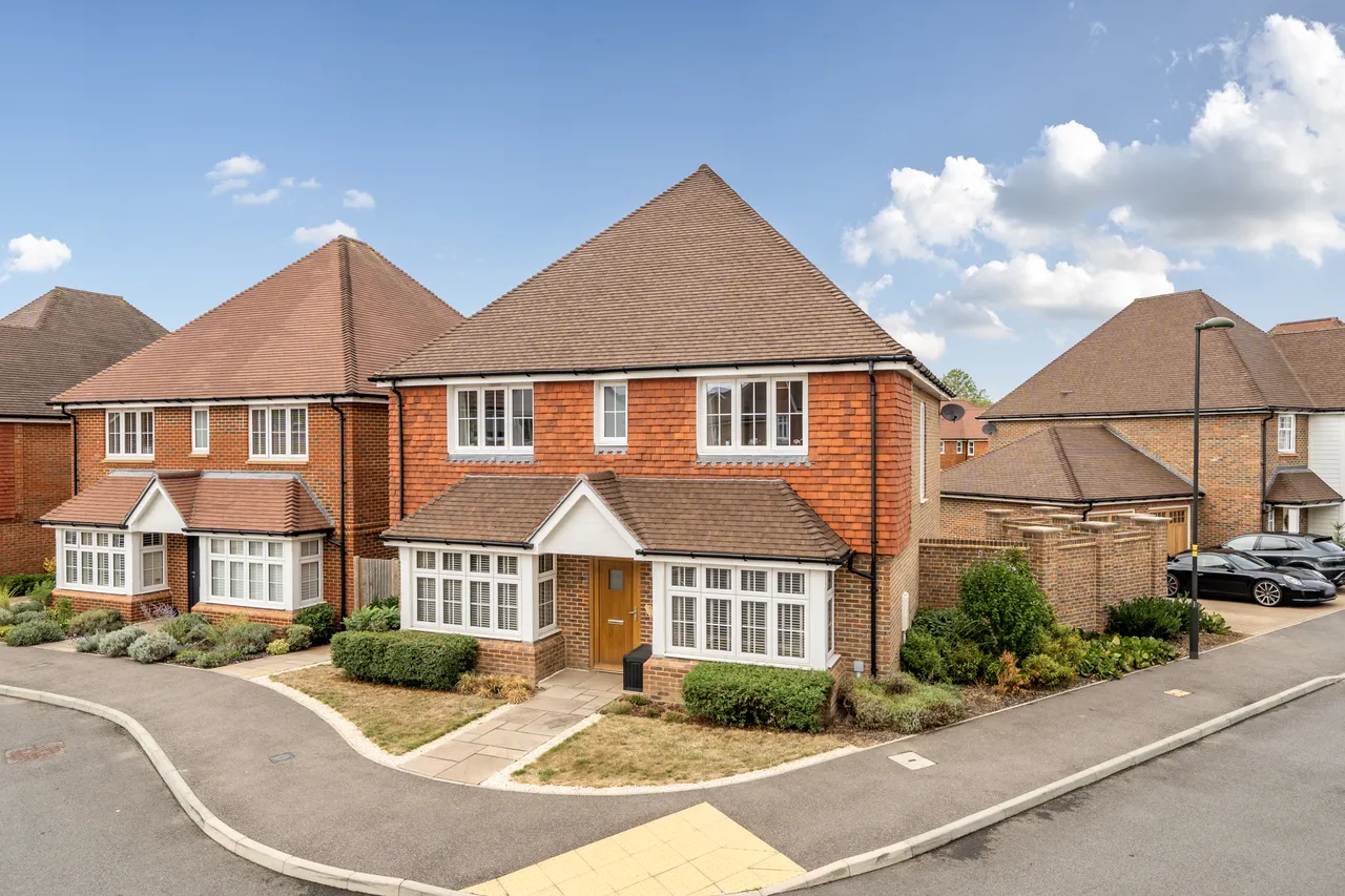 4 bed house for sale, Tilney Drive, Horsham, RH12