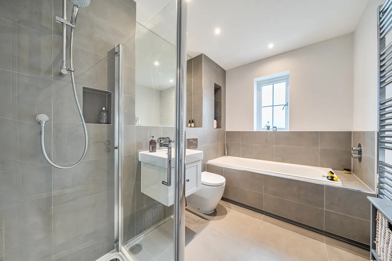Tilney Drive, Horsham, RH12, photo 17