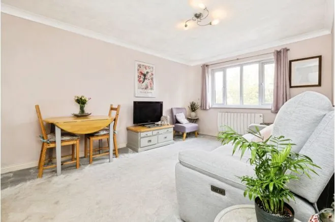 1 bed flat for sale, Marwell Close, Romford, RM1