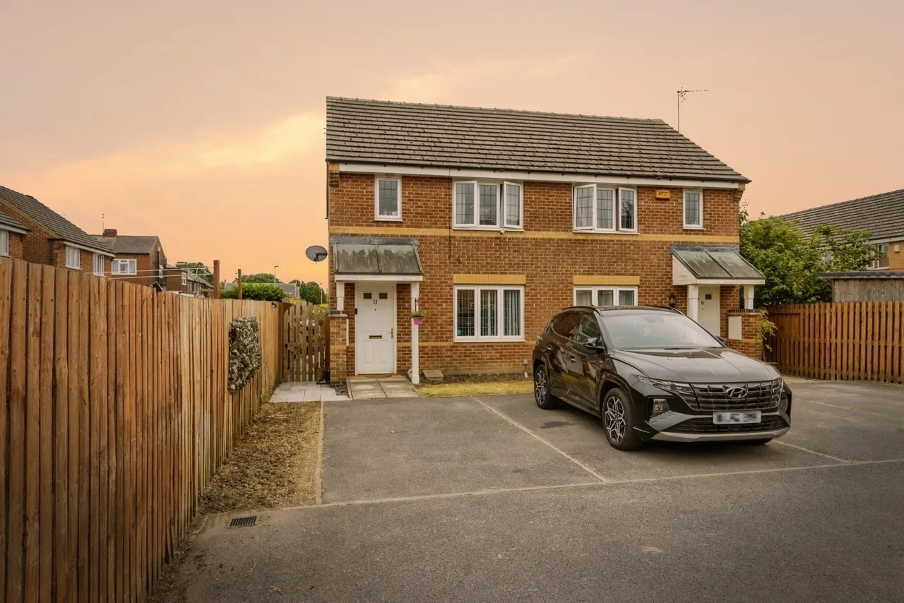 3 bed house for sale — Kingfisher Court, Normanton, West Yorkshire, WF6