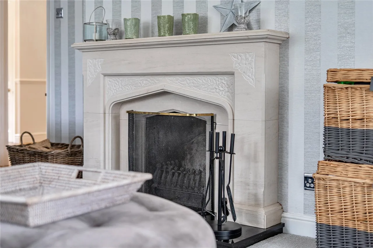 Brackley Avenue, Hartley Wintney, Hook, Hampshire, RG27 8QU, photo 6