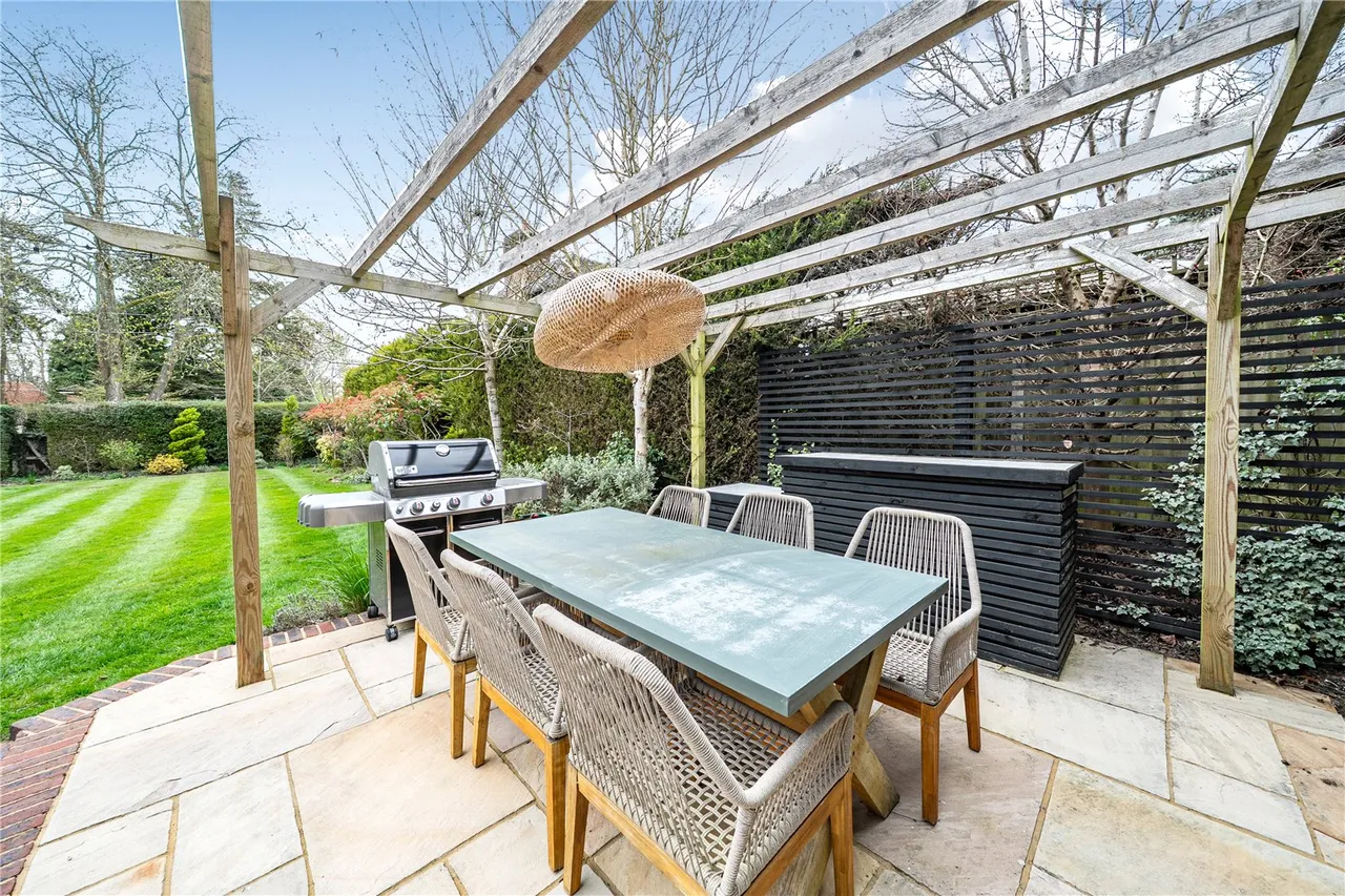 Brackley Avenue, Hartley Wintney, Hook, Hampshire, RG27 8QU, photo 24