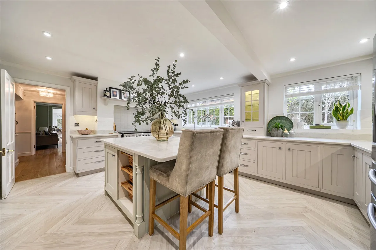 Brackley Avenue, Hartley Wintney, Hook, Hampshire, RG27 8QU, photo 8