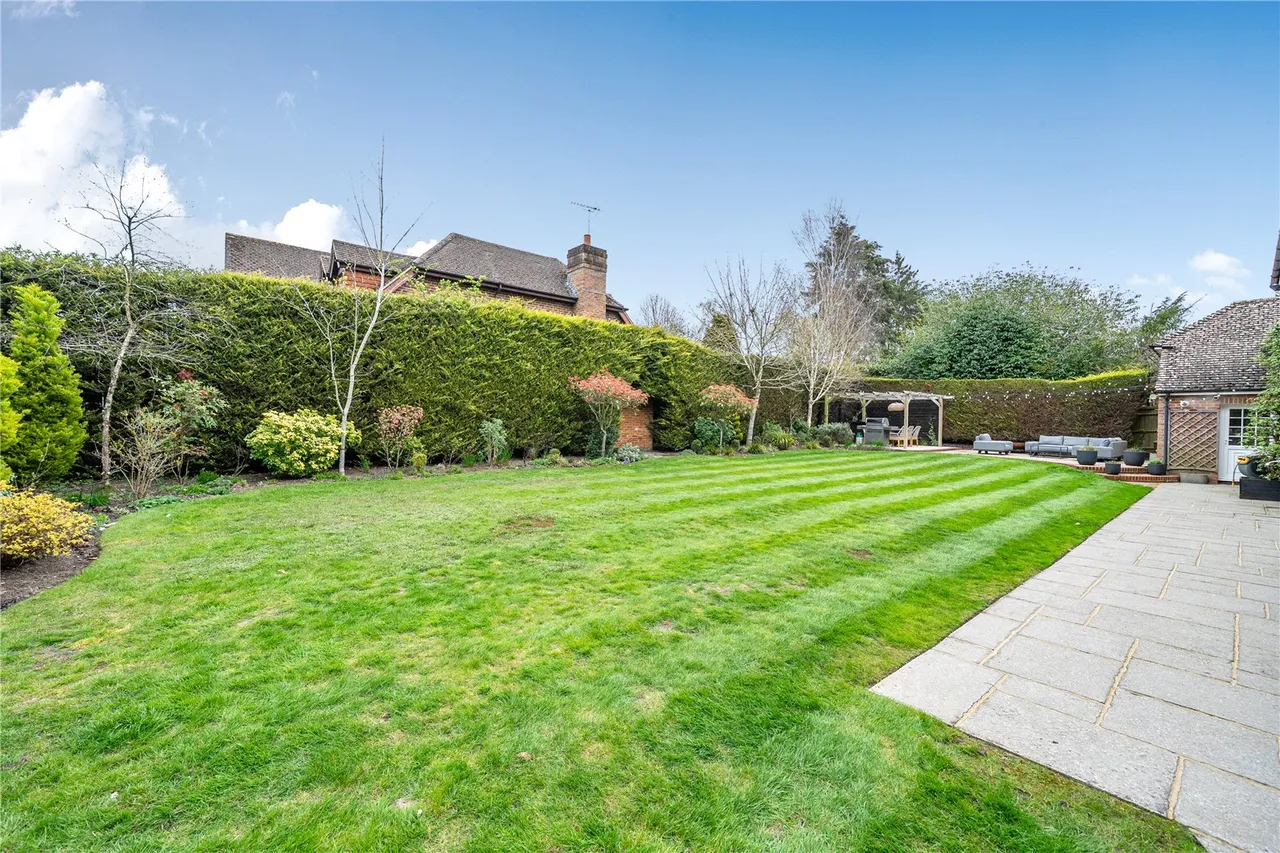 Brackley Avenue, Hartley Wintney, Hook, Hampshire, RG27 8QU, photo 26