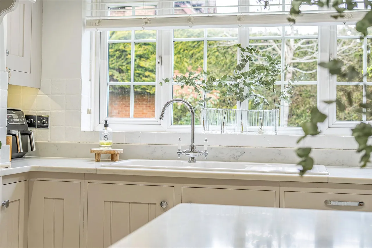Brackley Avenue, Hartley Wintney, Hook, Hampshire, RG27 8QU, photo 9