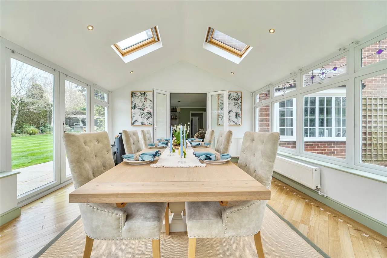 Brackley Avenue, Hartley Wintney, Hook, Hampshire, RG27 8QU, photo 13