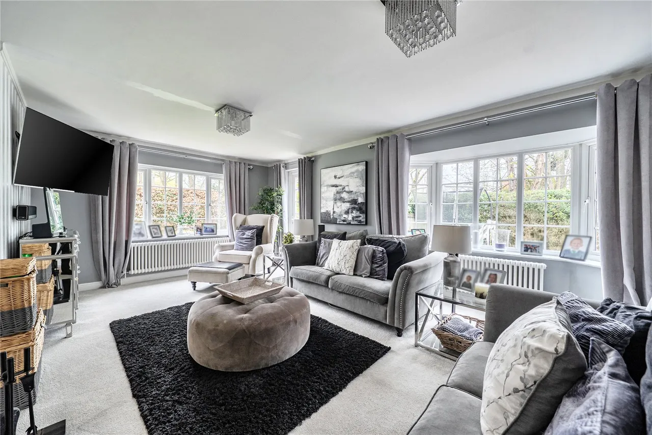 Brackley Avenue, Hartley Wintney, Hook, Hampshire, RG27 8QU, photo 5
