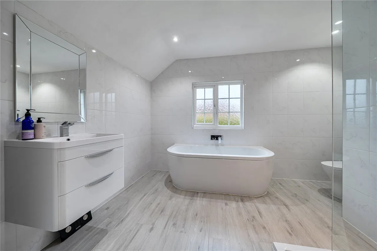 Brackley Avenue, Hartley Wintney, Hook, Hampshire, RG27 8QU, photo 18
