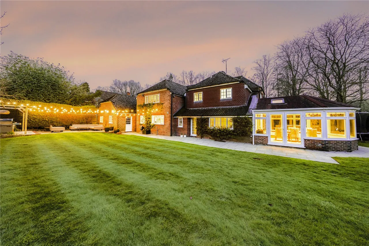 Brackley Avenue, Hartley Wintney, Hook, Hampshire, RG27 8QU, photo 29