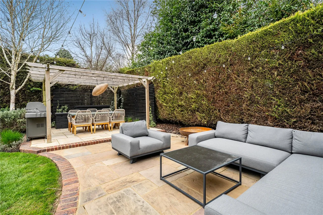 Brackley Avenue, Hartley Wintney, Hook, Hampshire, RG27 8QU, photo 25