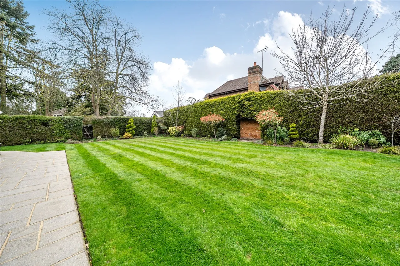 Brackley Avenue, Hartley Wintney, Hook, Hampshire, RG27 8QU, photo 28