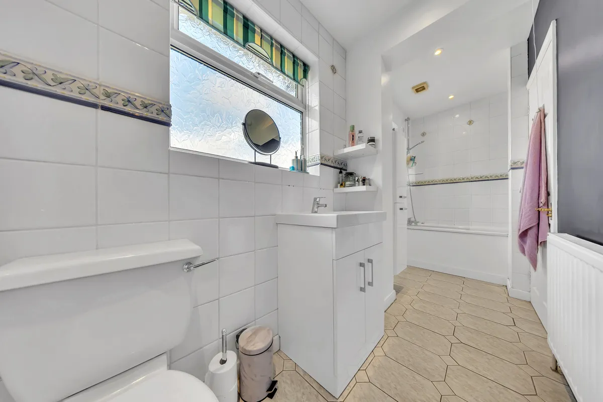 Larchwood Close, Romford, RM5, photo 20