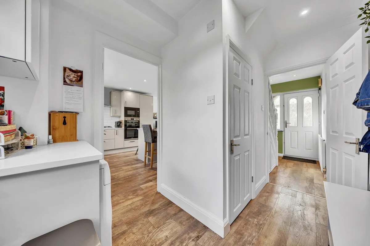 Larchwood Close, Romford, RM5, photo 12