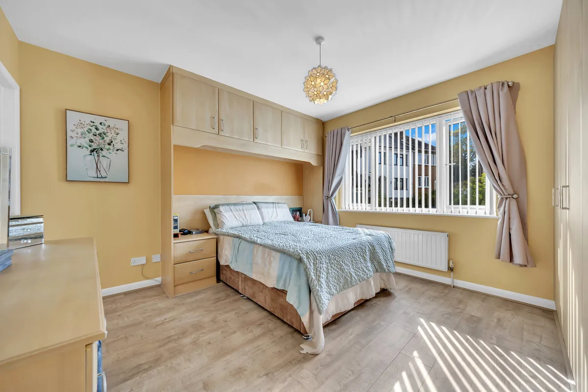 Larchwood Close, Romford, RM5, photo 17