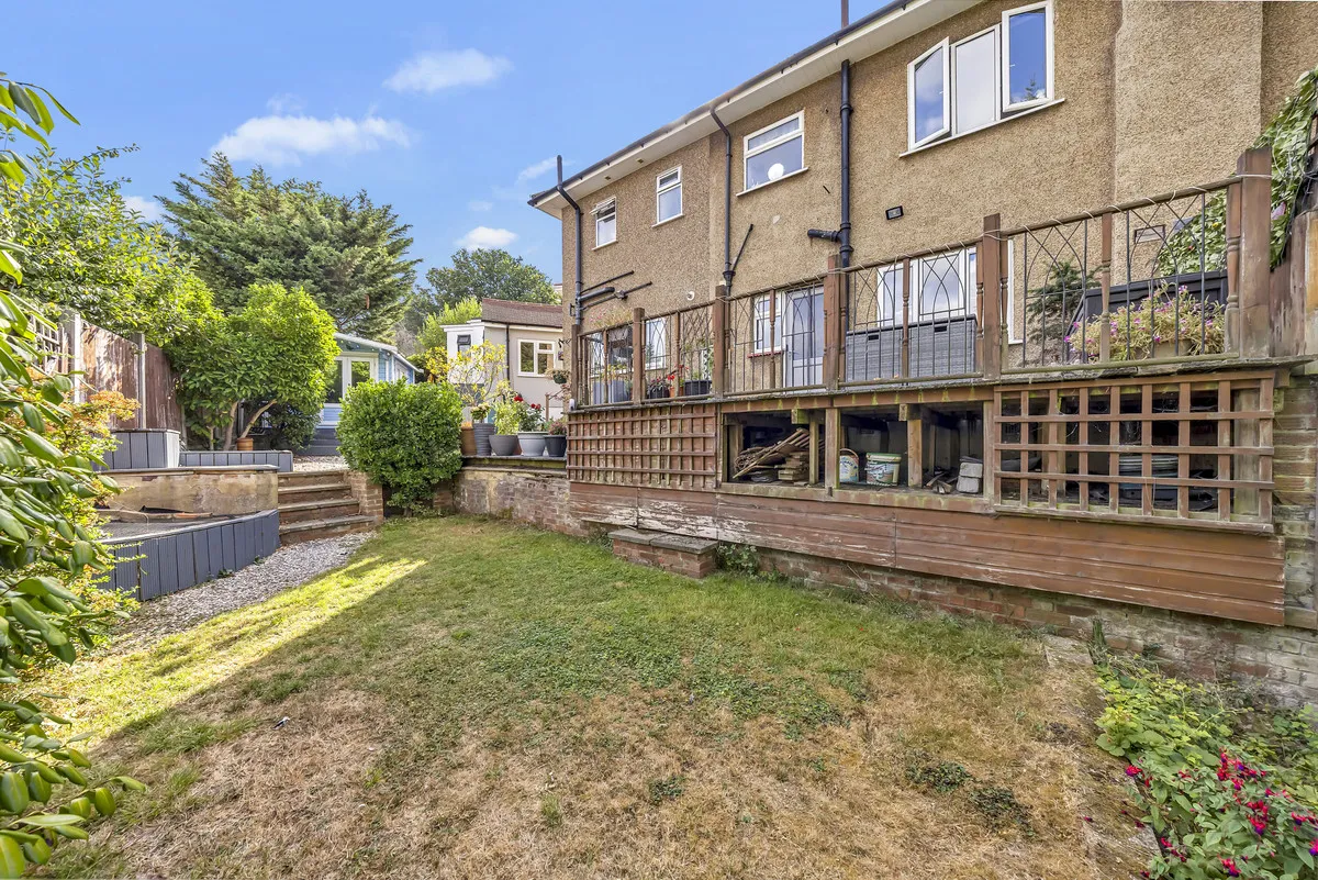 Larchwood Close, Romford, RM5, photo 22