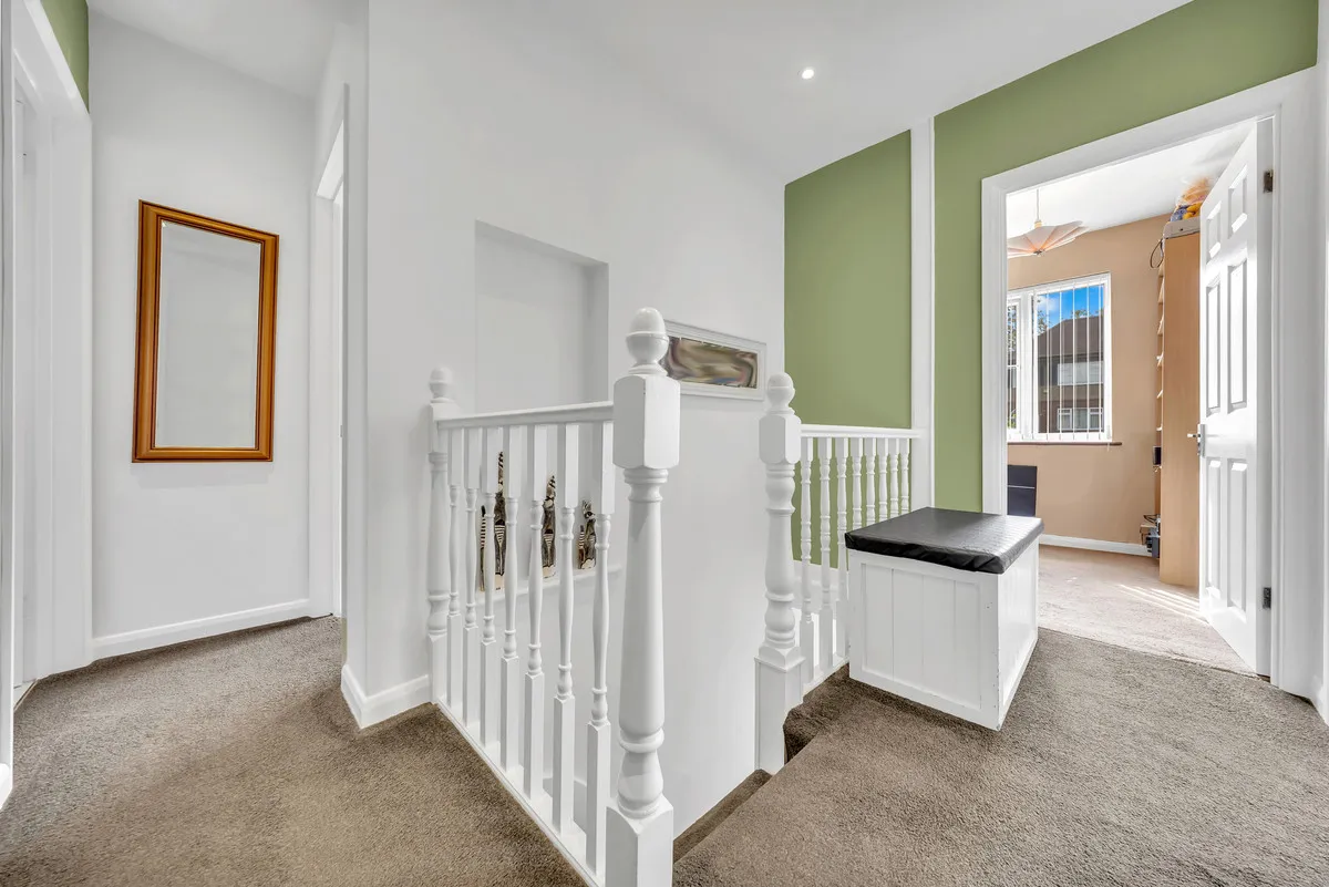 Larchwood Close, Romford, RM5, photo 14