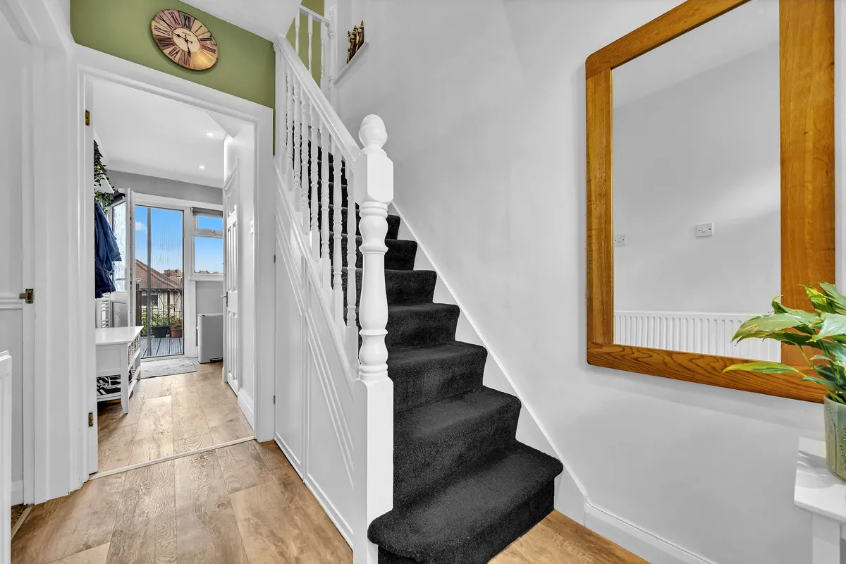 Larchwood Close, Romford, RM5, photo 9