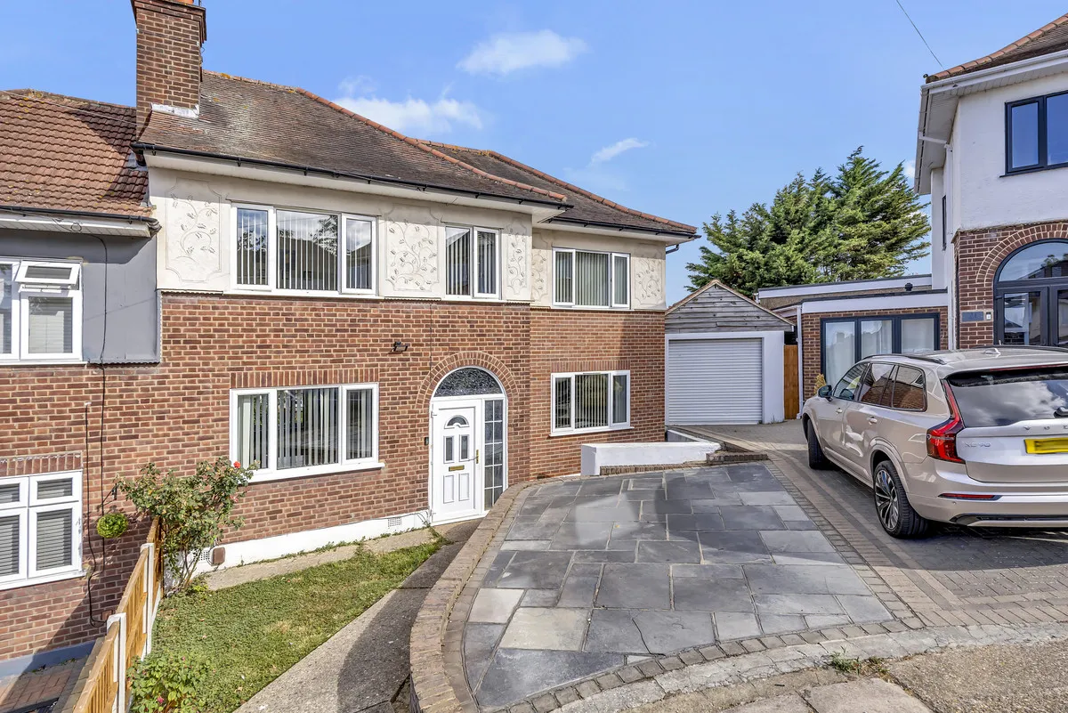 Larchwood Close, Romford, RM5, photo 24