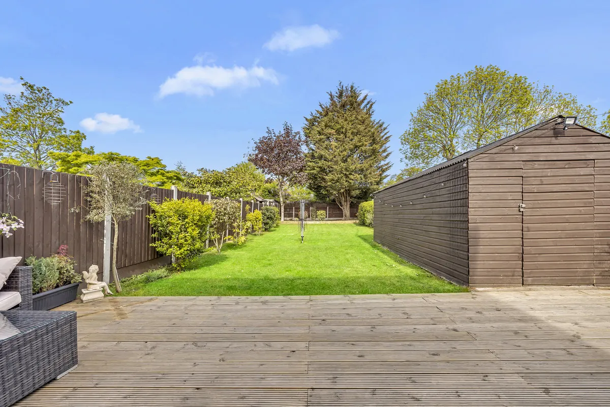 Eastern Avenue East, Romford, Rise Park, RM1 4SB, photo 19