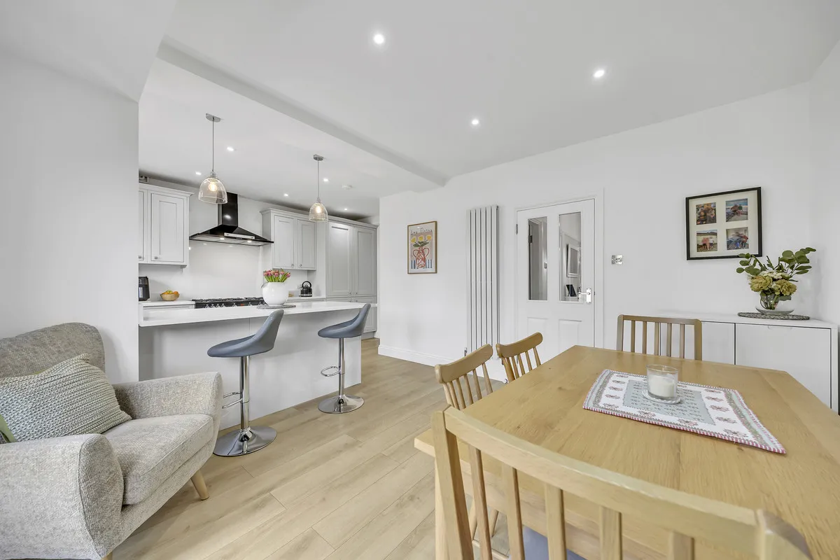 Eastern Avenue East, Romford, Rise Park, RM1 4SB, photo 9