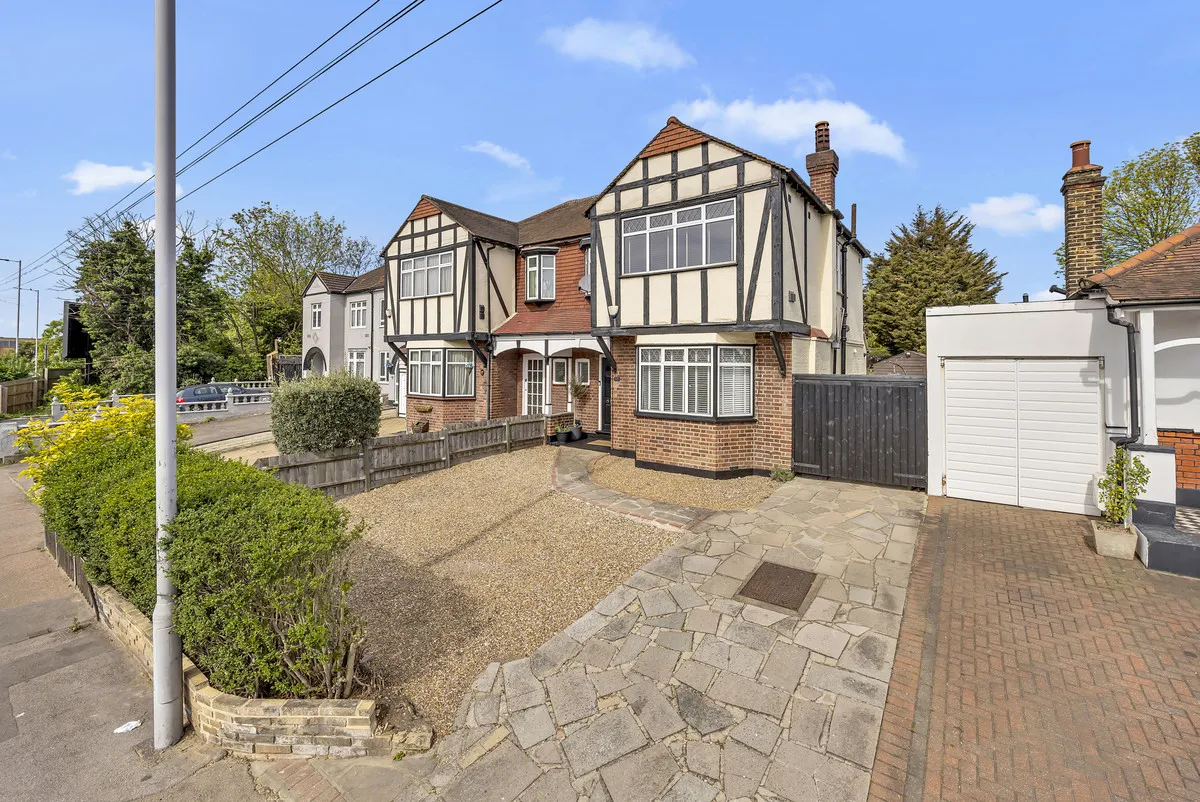 Eastern Avenue East, Romford, Rise Park, RM1 4SB, photo 23