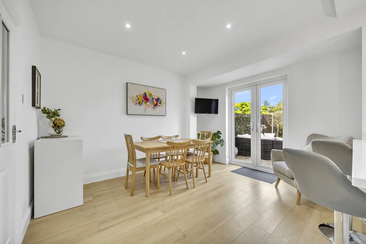 Eastern Avenue East, Romford, Rise Park, RM1 4SB, photo 8