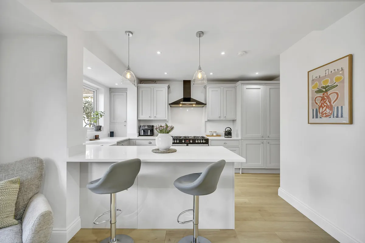 Eastern Avenue East, Romford, Rise Park, RM1 4SB, photo 6