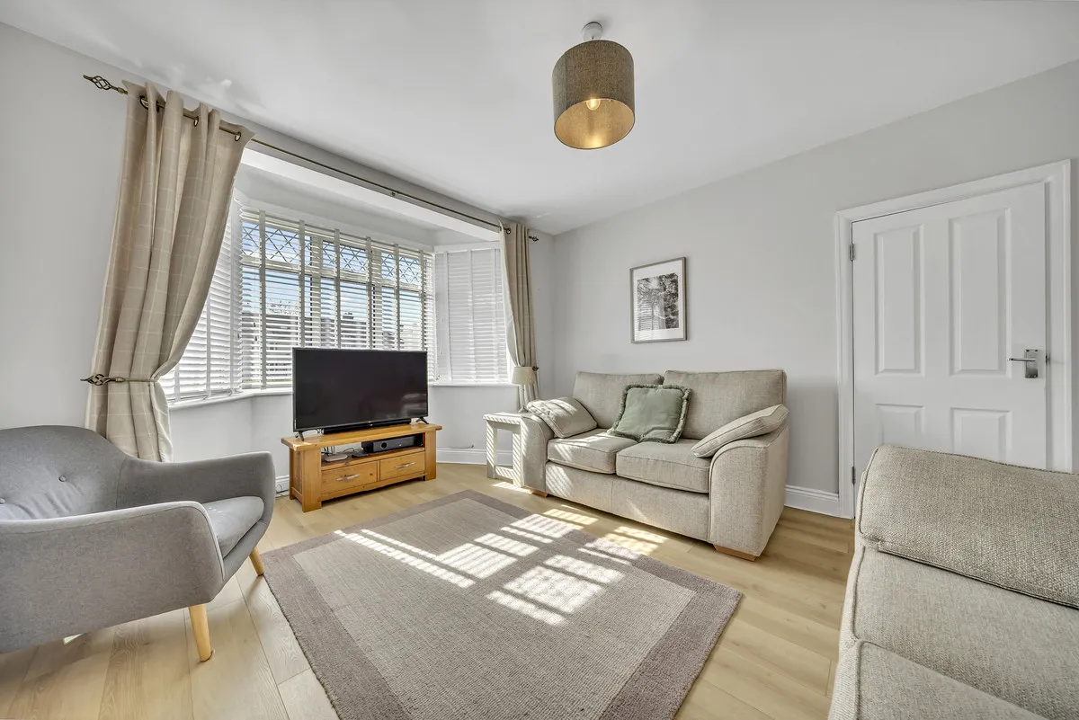 Eastern Avenue East, Romford, Rise Park, RM1 4SB, photo 10