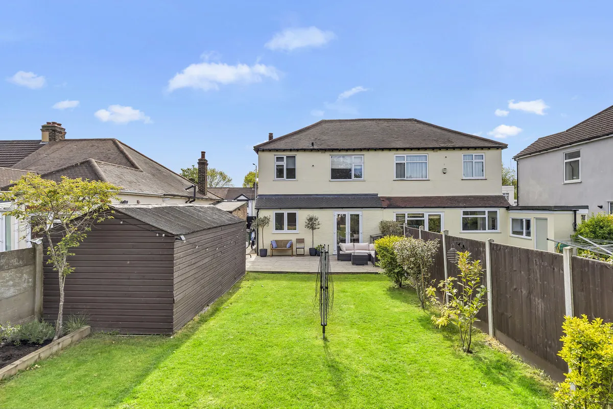 Eastern Avenue East, Romford, Rise Park, RM1 4SB, photo 20