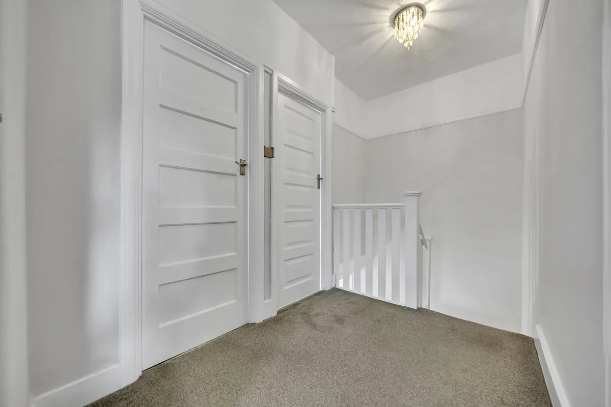 Eastern Avenue East, Romford, Rise Park, RM1 4SB, photo 16