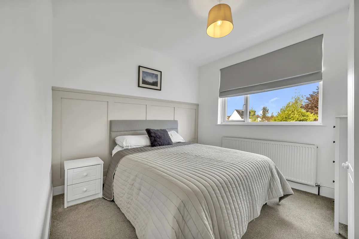 Eastern Avenue East, Romford, Rise Park, RM1 4SB, photo 13