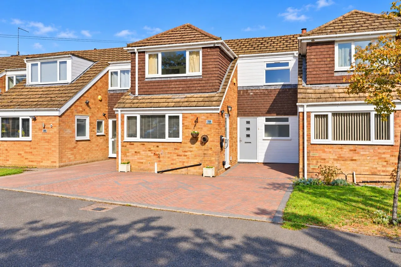 3 bed house for sale, Churchill Road, Dunstable, LU6