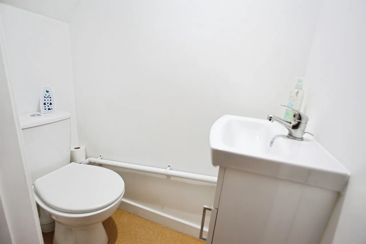 Cefn Road, Newport, NP10, photo 11