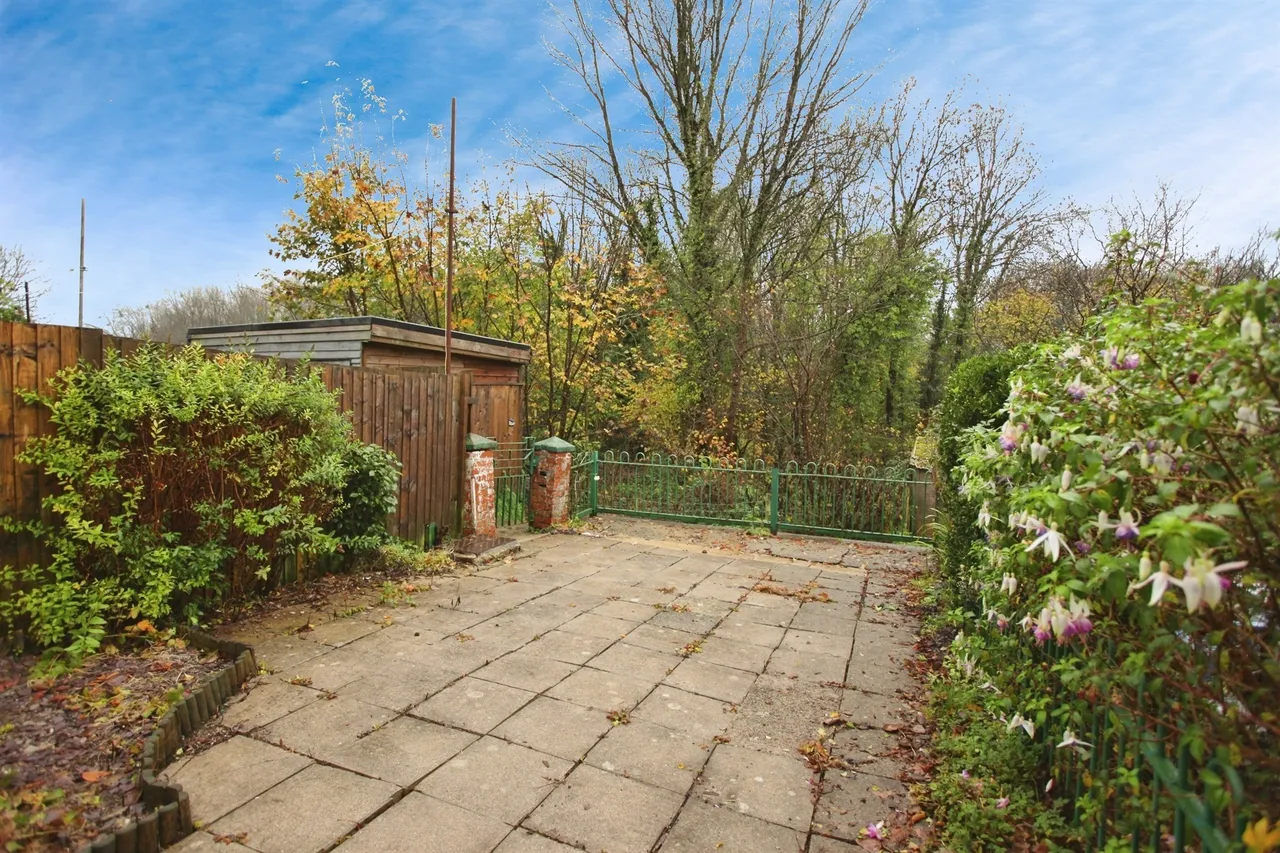 Cefn Road, Newport, NP10, photo 12