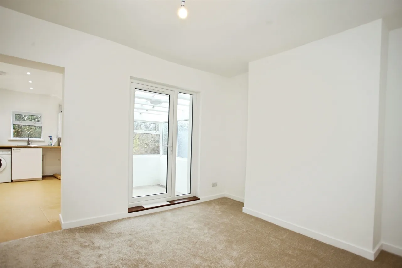 Cefn Road, Newport, NP10, photo 4