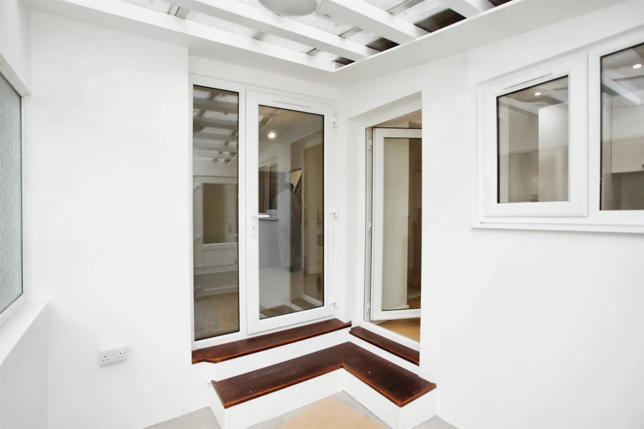 Cefn Road, Newport, NP10, photo 10