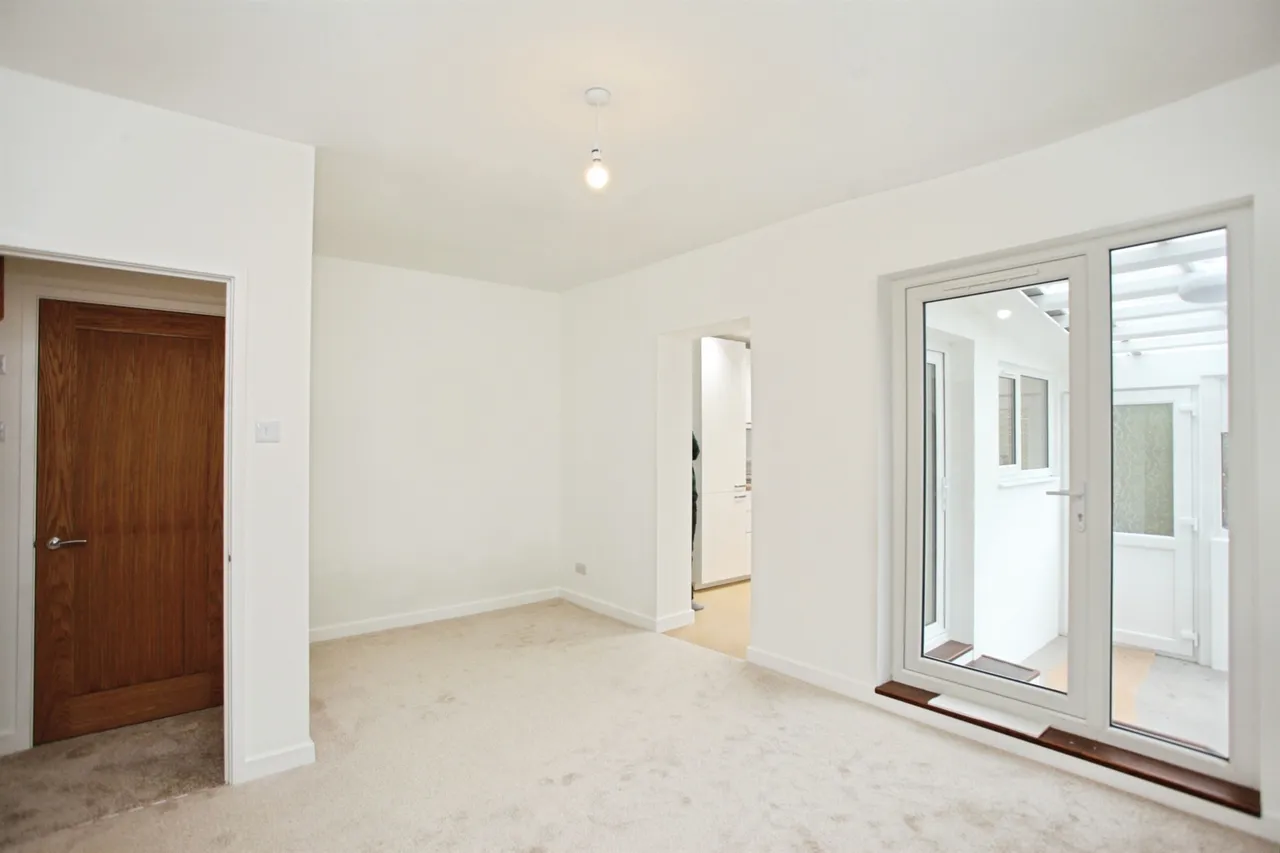 Cefn Road, Newport, NP10, photo 3